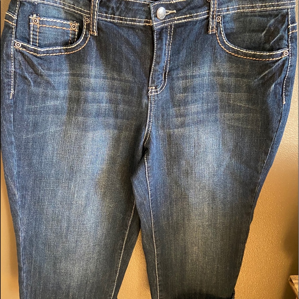 Earl Jean Capri